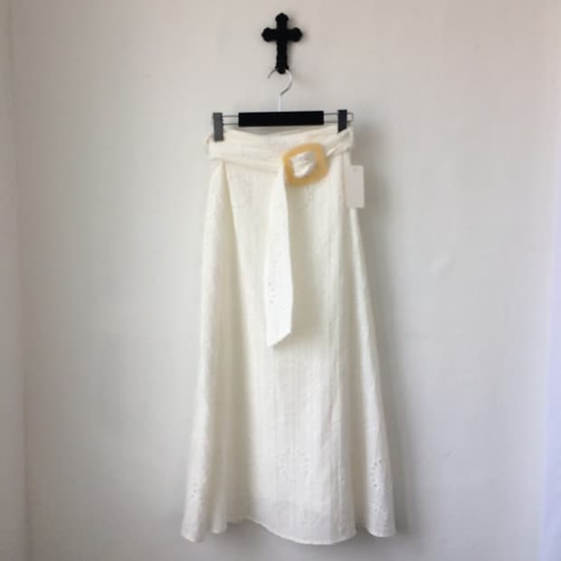 Belted punching pattern skirt