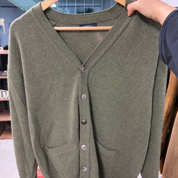 버버리 가디건 올리브
