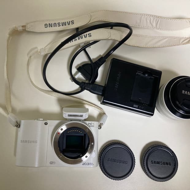삼성 NX1000 미러리스 디지털 카메라 +20-50mm 렌즈
