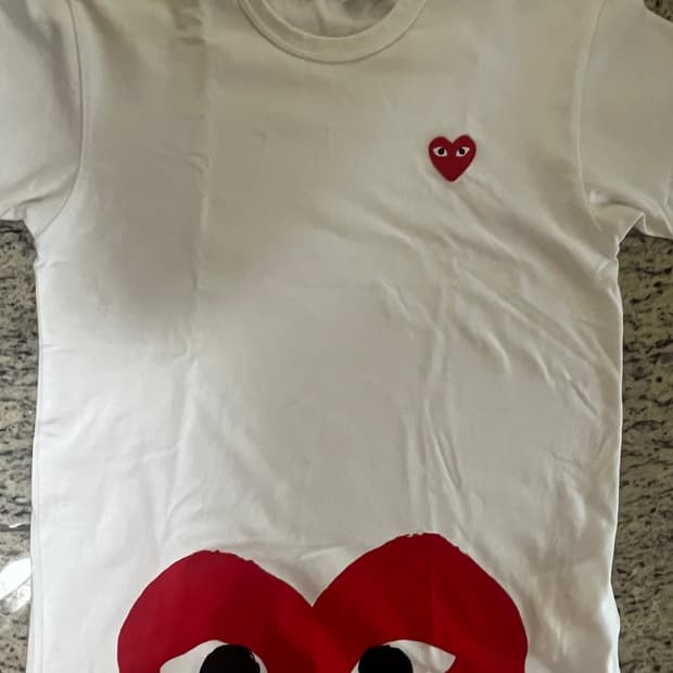 꼼데가르송 CDG 플레이 하프 하트 로고 티셔츠 반팔