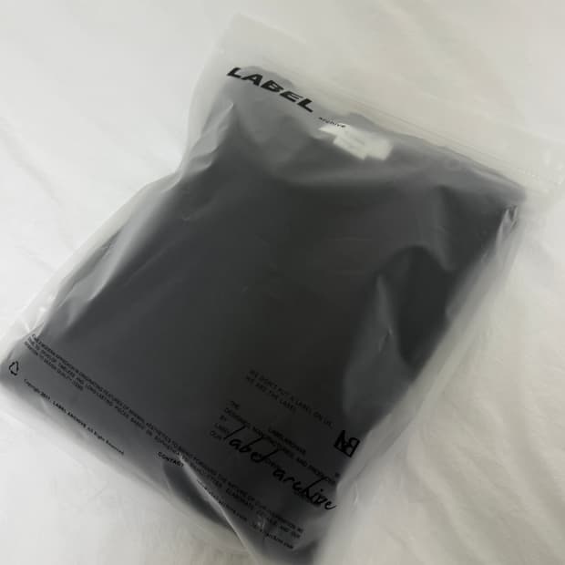 (급처) 라벨아카이브 숄더 버튼 니트 판매합니다