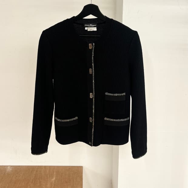살바토레 페라가모 블랙 라운드넥 실버 포켓 버튼 가디건 