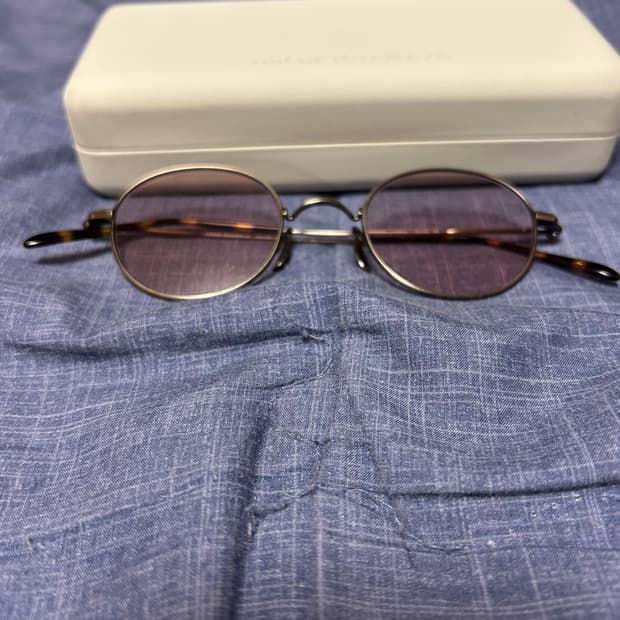 유이치 토야마 핑크 렌즈 선글라스