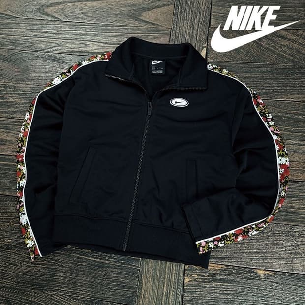 [나이키] 플라워 패턴 사이드라인 크롭 져지 트랙탑 자켓 M19655