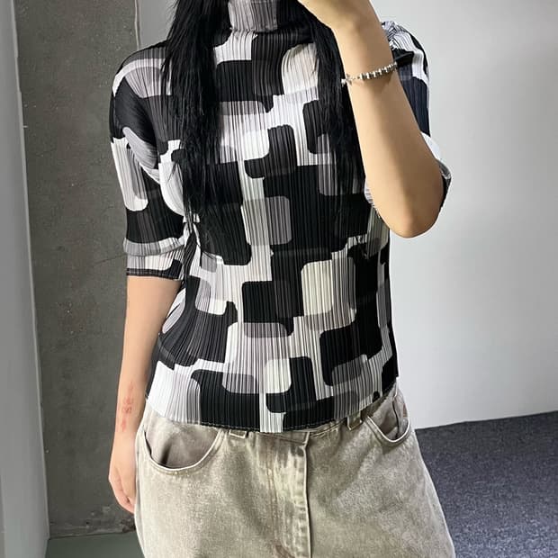 플리츠 플리즈 스퀘어 올 오버 프린트 탑
