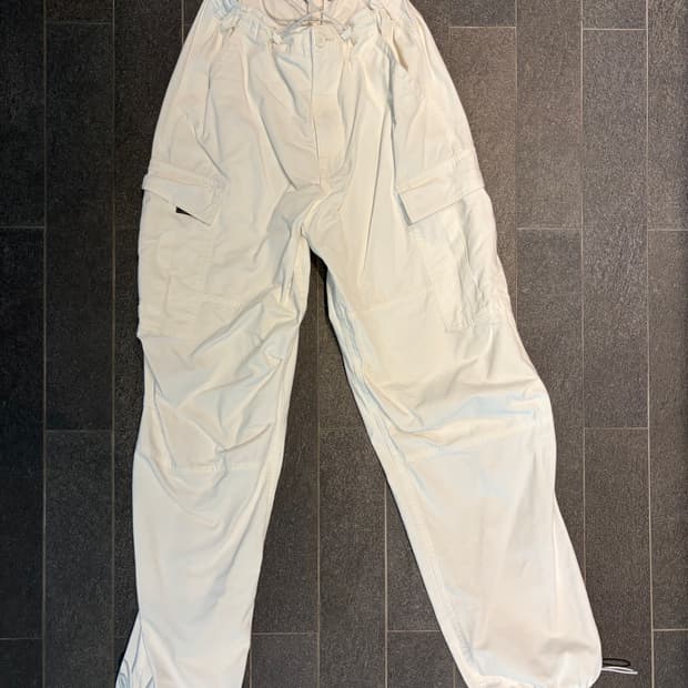 흰색 카고 팬츠