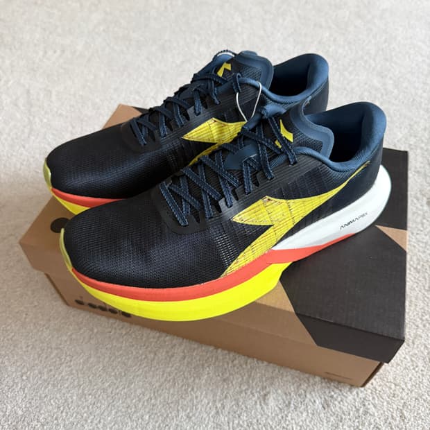 디아도라 가라카본 3 280 카본 러닝화