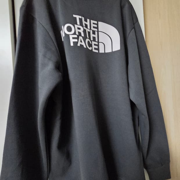노스페이스 로고 약기모 맨투맨 차콜