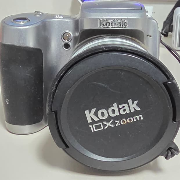 🎥 모델명
- 코닥 이지쉐어 Z740 디지털카메라