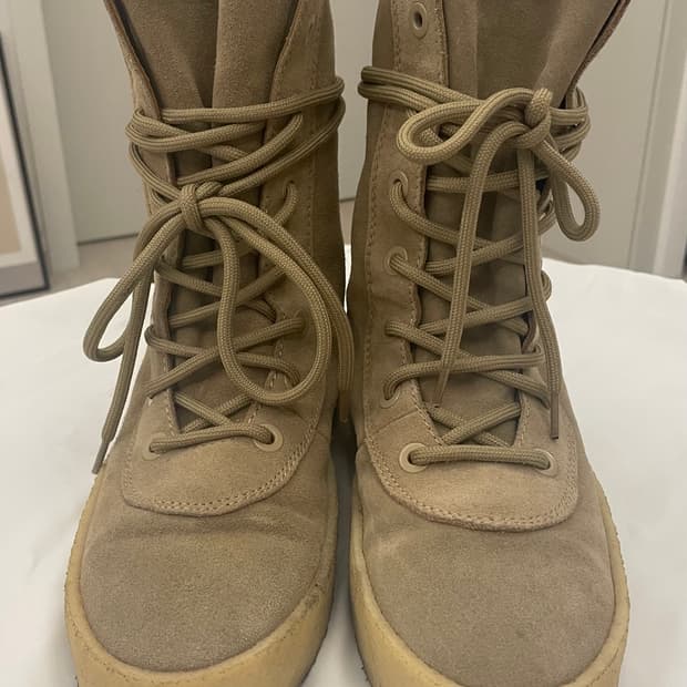 Yeezy 부츠