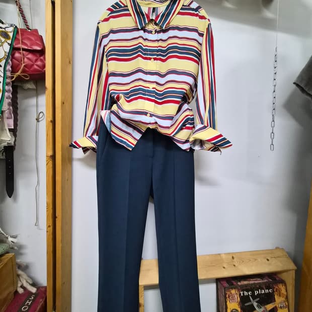 베네통 컬러셔츠. 잇미샤 스판팬츠