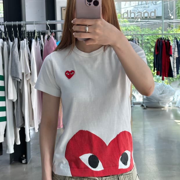 꼼데가르송 플레이 하프 하트로고 반팔티