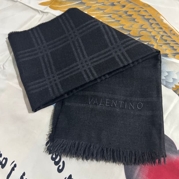 발렌티노 블랙 머플러