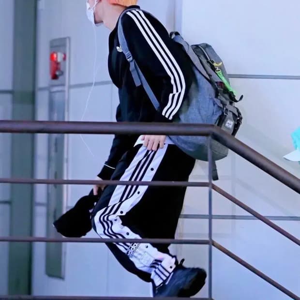 엔시티 재민 착용)아디다스 브레이크 조거팬츠