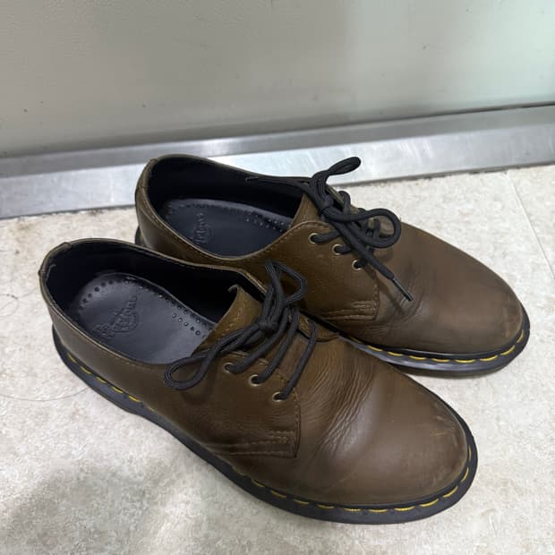 닥터마틴 브라운 3홀