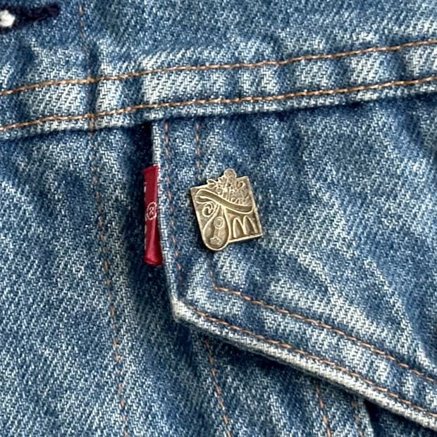 맥도날드 빈티지 크루 핀뱃지 라펠핀 ‘Music’