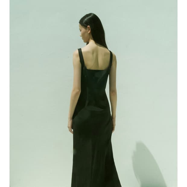 (새상품)HAVEC 하베크 - Square-neck silky dress