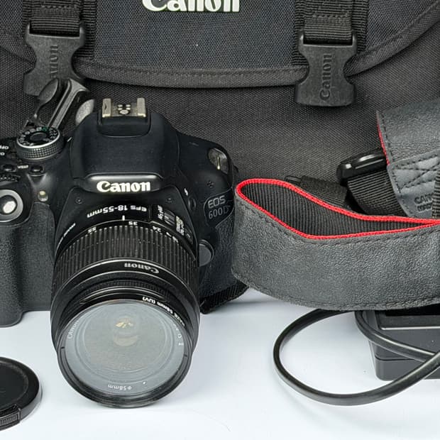 캐논 EOS 600D DSLR 카메라