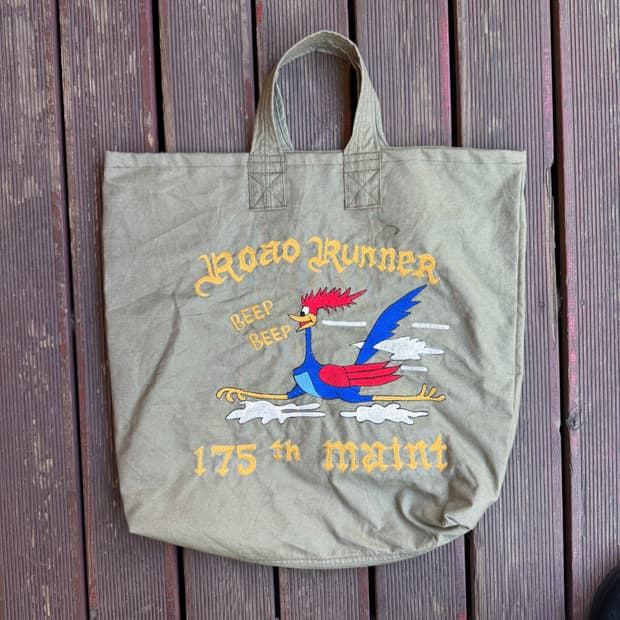 루니툰즈 로드러너 토트백 카키