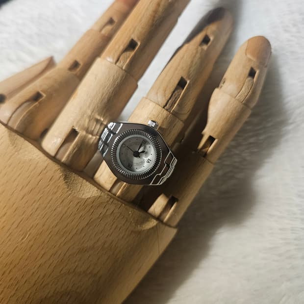 Clock adjustable ring