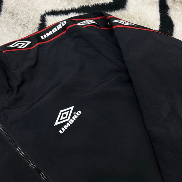 [L]엄브로 사이드라인 바람막이/블랙/까짐