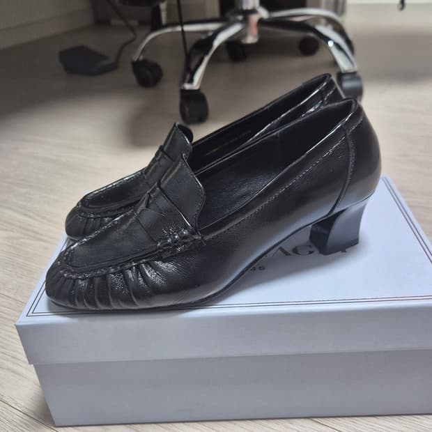 브로노말리 펌프스