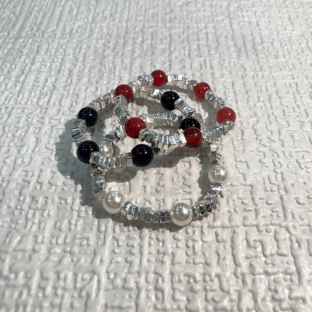 square silver chip flex stone ring