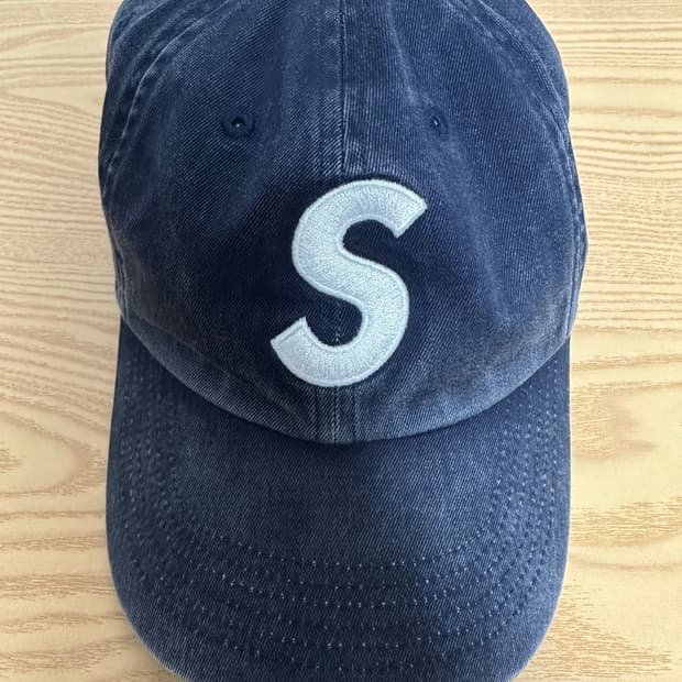 슈프림 피그먼트 프린트 s로고 6패널 캡 네이비 23FW
