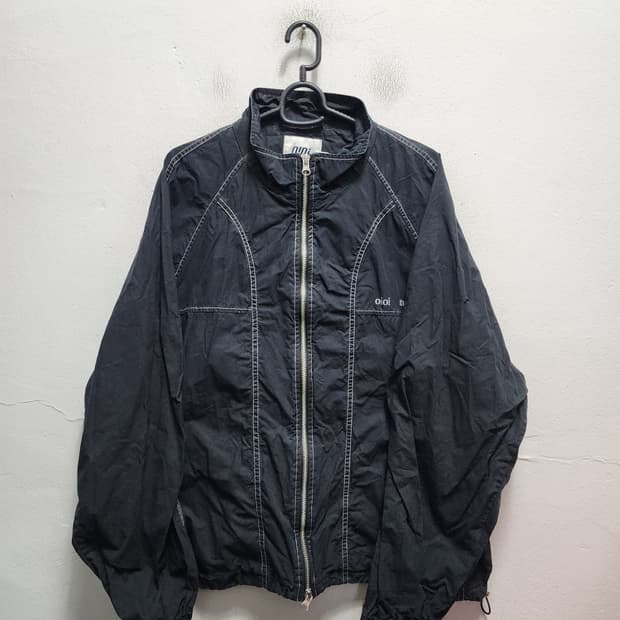 oioi 스티치 디테일 바람막이 