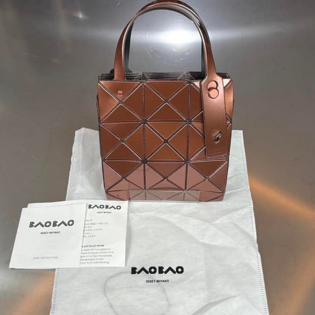 [리오브] 이세이미야케 바오 바오 캐럿 브라운 핸드백