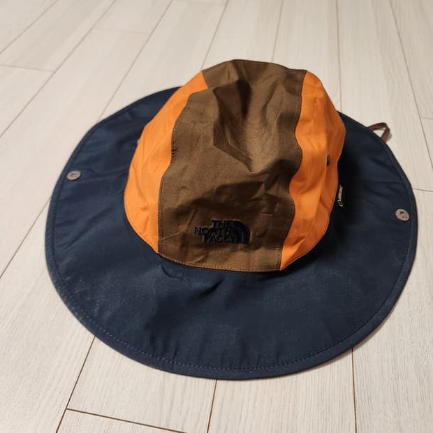 노스페이스 고어택스 버킷햇 등산모 사이즈L(새상품급)

오염 하자없이 깨