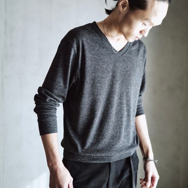 모노프리베 텍스쳐 브이넥 롱슬리브 니트 차콜 1size