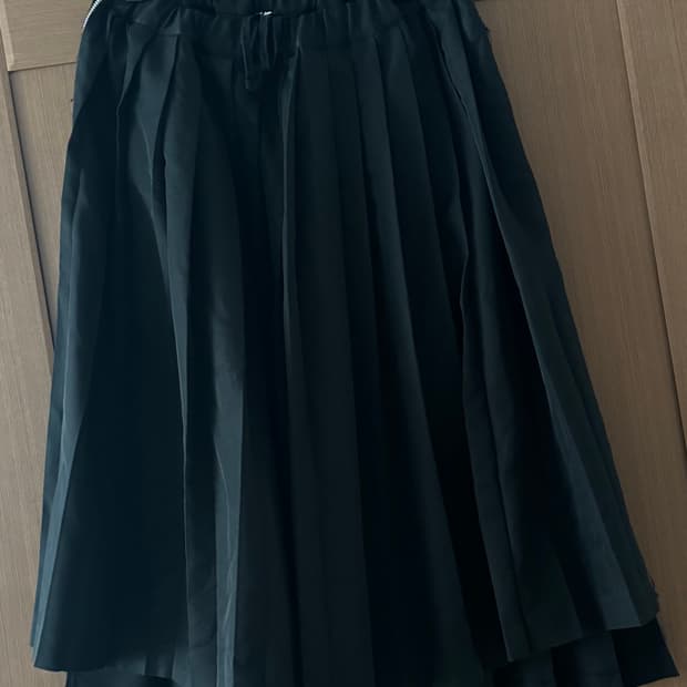(네고가능)꼼데가르송 블랙 24ss 지퍼 플리츠 스커트 (블랙 M)