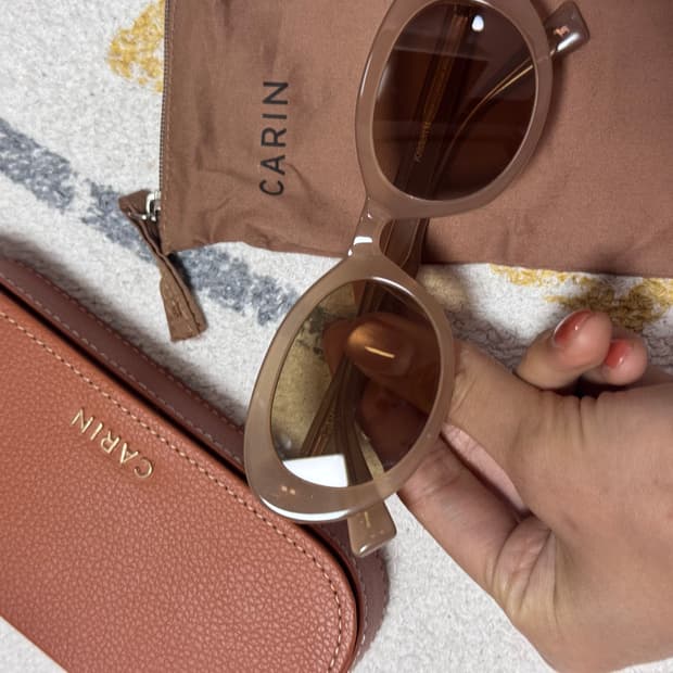 카린 선글라스 (kristen R)