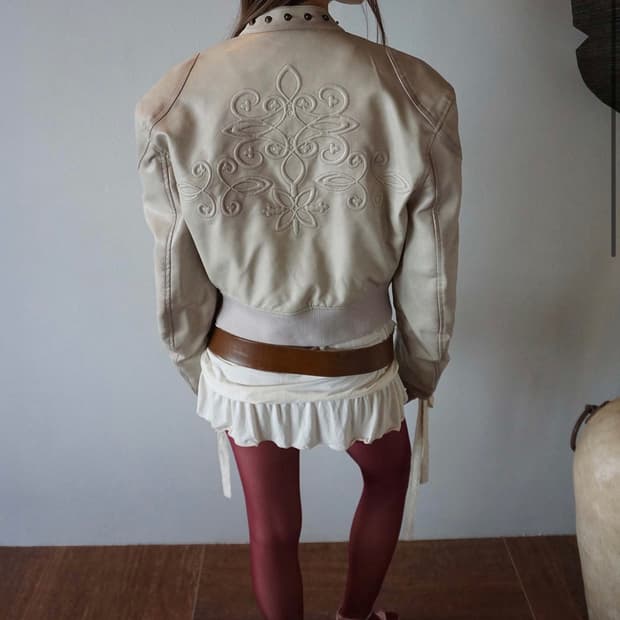 스컬프터 엠보스 폭스 레더 봄버 자켓 아이보리 M [1회착]