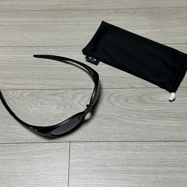 오클리 아이자켓 리덕스 매트 블랙