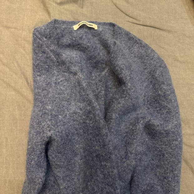 헬뮤트랭 브이넥 니트