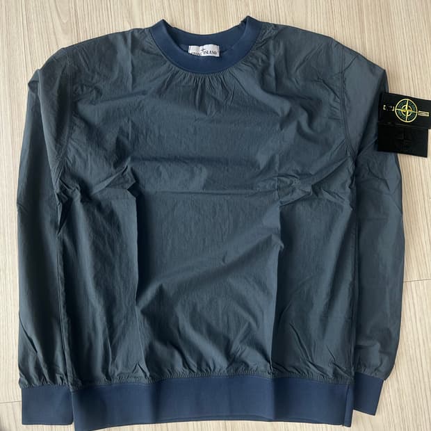 스톤아일랜드 쉐도우 프로젝트 나일론 풀오버 맨투맨