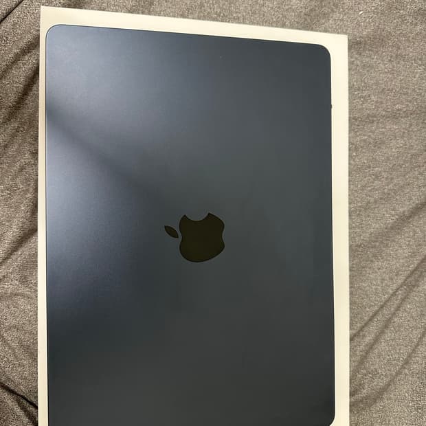 맥북 에어 13 M4 10코어 / 16GB RAM / 256GB SSD