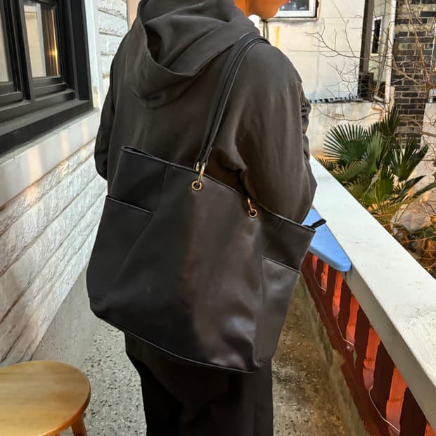 vtg o-ring cowhide tote bag