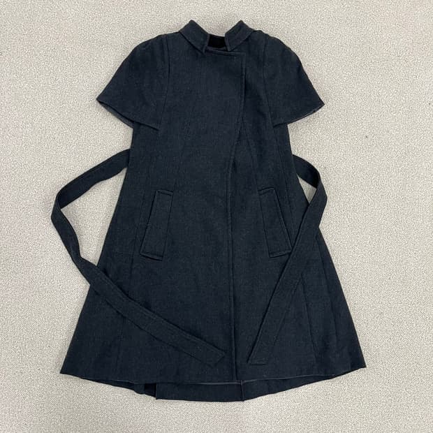 82 한섬 SJSJ 벨티드 반팔 코트 0213M