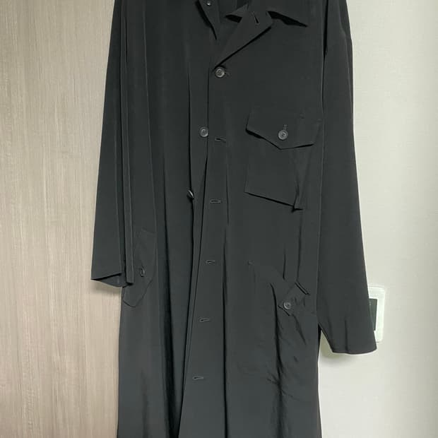 요지야마모토 남성 하프 더블레이어 블랙 코트