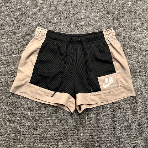 [28~30] 나이키 스포츠웨어 우먼 반바지 M 