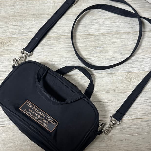 The museum Visitor가방