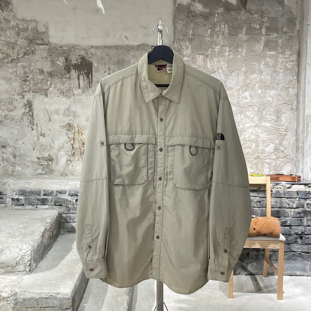 노스페이스 베이지 벨크로 포켓 폴리에스터 셔츠