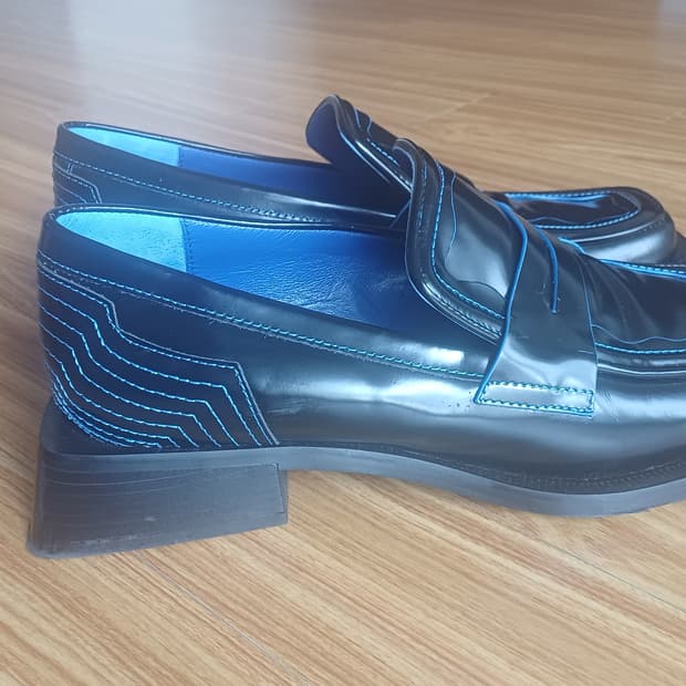 자라 아더에러 로퍼