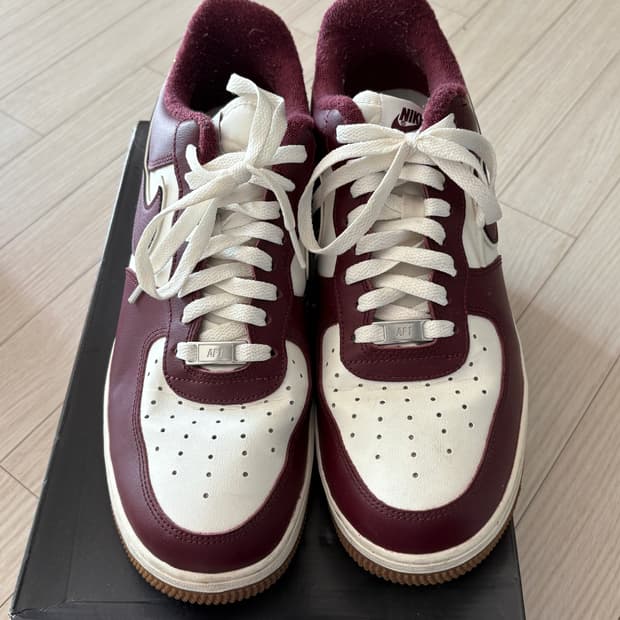 나이키 에어포스1 흰/버건디 운동화290