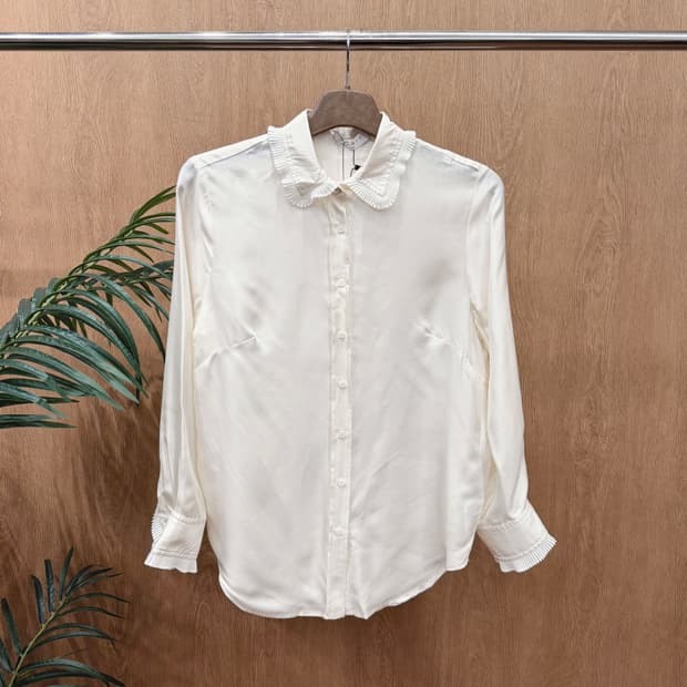 산드로 실크 셔츠 블라우스 플리츠 러플 카라 커프스 디테일 아이보리