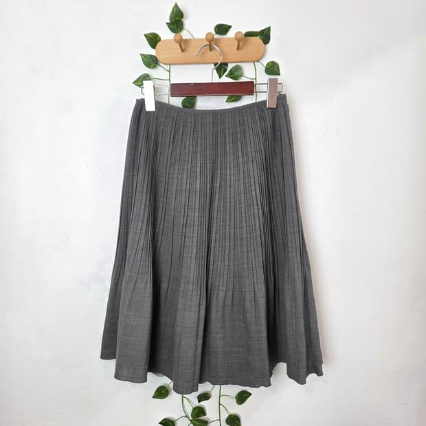 플리츠 미디 스커트