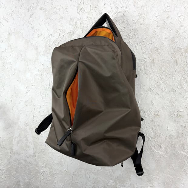 Y'SACCS by 요지 야마모토 3D 멀티 포켓 코듀라 백팩